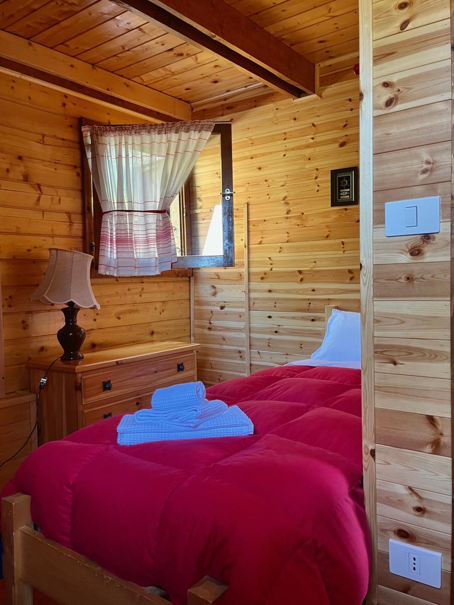 Chalet Natura La Taverna Dei 3 Porcellini Cavaliere  Extérieur photo