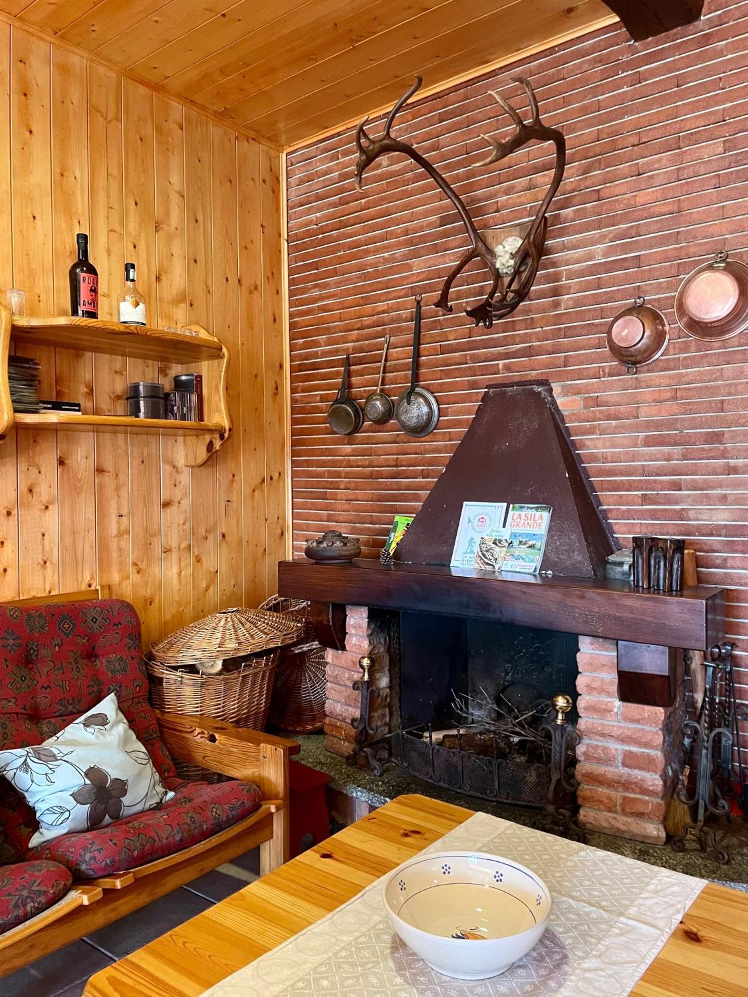 Chalet Natura La Taverna Dei 3 Porcellini Cavaliere  Extérieur photo