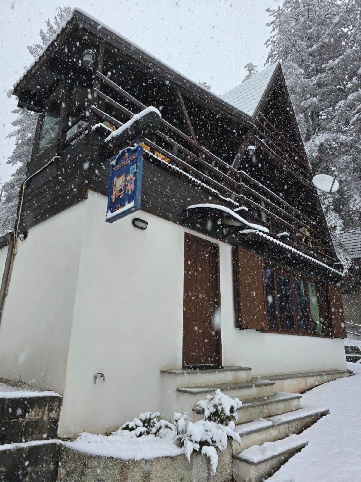 Chalet Natura La Taverna Dei 3 Porcellini Cavaliere  Extérieur photo